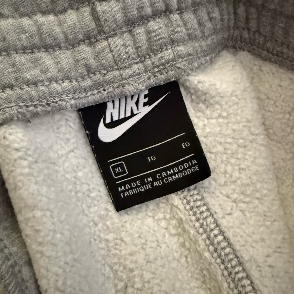 Nike Men's Heather Gray Joggers - Picture 3 of 10